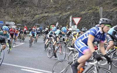 Txirrindulari kadeteen lehen lasterketak Beasainen eta Zarautzen