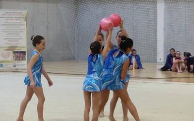Gimnasia erritmikoko eskolarteko txapelketa jokatu da goizean