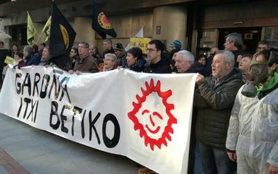 Garoñako zentral nuklearra betiko itxi eta eraitsi behar da