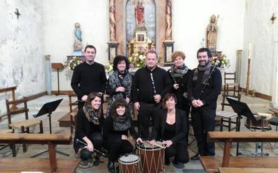 Domentx Uzinek konposatutako "Atxolin" biribilketa interpretatuko dute Arrasaten