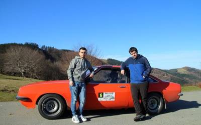 Motorrak elkartu dituen bi plaentxiar