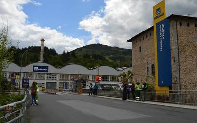 Sidenorreko zuzendaritzari EEEa bertan behera uzteko exijitu diote langileek