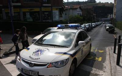 Sopelako Udaltzaingoa lagun bi ikertzen dabil, trafiko-delituak egotzita