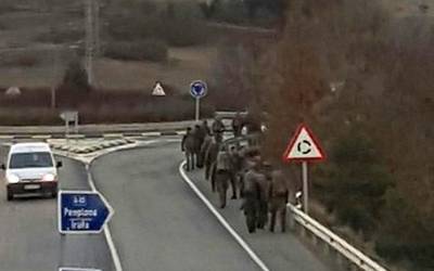 Udalek militarren maniobrak salatu dituzte