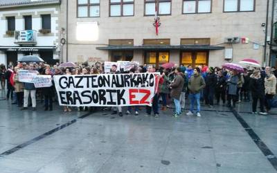 Legutioko Udalak gazteekiko duen jarrera "onartezina" salatu dute