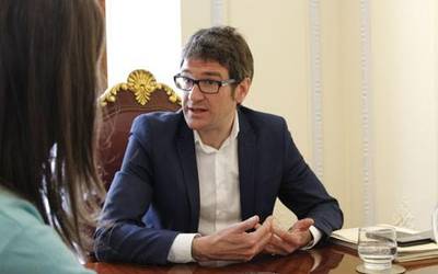 Gasteizko aurrekontuak onartuta, alkatetzan jarraituko du Urtaranek