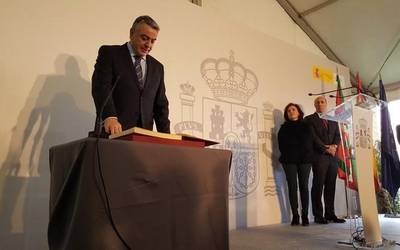 Javier de Andresek akordioak egiteko eskua luzatuta hartu du Espainiako Gobernuko EAEko ordezkari kargua