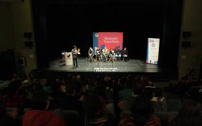 Nafarroako Bertsolari Txapelketa. Bigarren final laurdena Auritzen.
