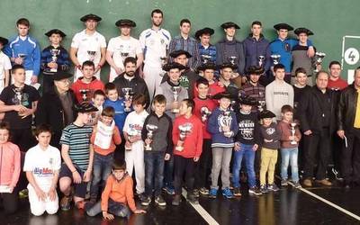 Partida parekatuak jokatu dituzte Malerrekako XV. Pilota Txapelketako finaletan
