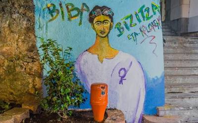 Frida Kahlok goxatu du Erribera kaleko paretaren marroia