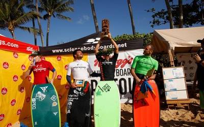 Alex Uranga hirugarren izan da Hawaiiko Pipelinen