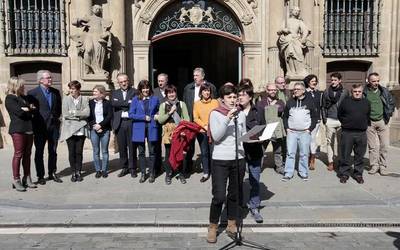 Transexualitatea ikusarazteko egunarekin bat egin du Iruñeak