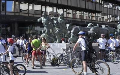 Bizikletak uzteko 1.500 aparkaleku eraikiko dituzte