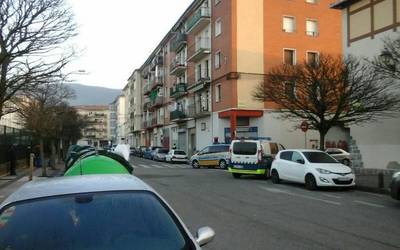 Txantreako bi gazte okupaturiko etxetik bota dituzte