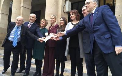 Oinarrizko Hiztegi Juridiko-Parlamentarioa aurkeztu dute 1.754 hitzez osatua