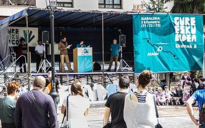 Hainbat hautetsik babestuko dute Gure Esku Dago Saraubeko Mahaian