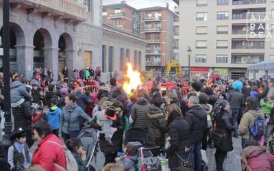 Sugarren artean amaitu dira Inauteriak Aiaraldean