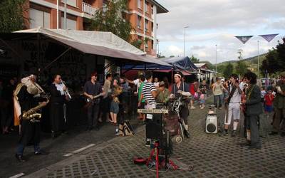 Sopelako jaietarako kartelak eta musika-taldeak aurkez daitezke daborduko