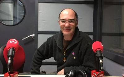 "Zoragarria da ikustea gauez ere beti lekukoa eusten duen norbait dagoela"