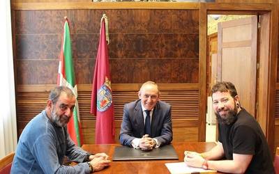 Oier Gomezen aita jaso du Ramiro Gonzalez diputatu nagusiak