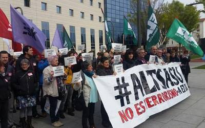 Sindikatuen babesaz, gurasoek auzia Nafarroara bueltatzea eskatu dute