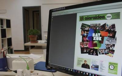 Korrikari buruzko zenbaki berezia plazaratuko du bihar Aiaraldea Egunkariak