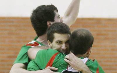 Bigarren zatian sartutako hiru golei esker derbia Eskoriatzarentzat izan da (3-0)