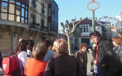 Emakumeak protagonista dituen paseoa