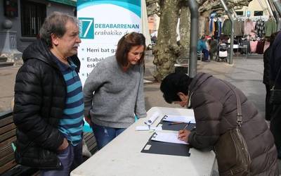 "Bi astean, 490 soraluzetarren sinadura lortu ditugu" Gure Esku Dago