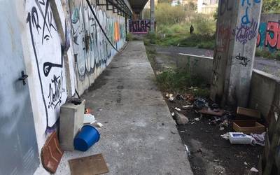 Bi aldiz saiatu dira erretzen bitartekorik gabeko gazte laudioarra bizi den lekua Barakaldon
