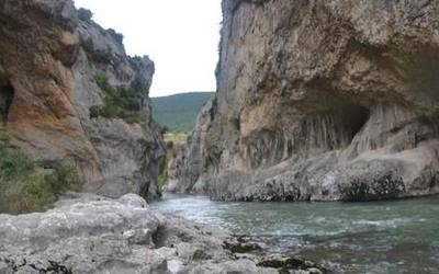 Irati ibaian gizaki garezur bat aurkitu dute Orbaitzetatik gertu