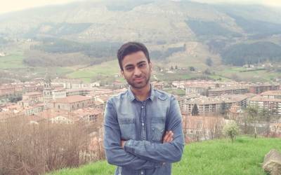 Kamra Arif: 'Bertakoa egin zitzaidan errazagoa eta erakargarriena: euskara, alegia'
