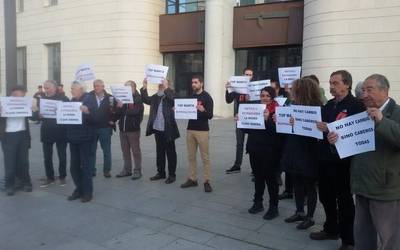 Absolbitu egin dituzte kale salmentan ibiltzeagatik auzipetutako bi pertsonak