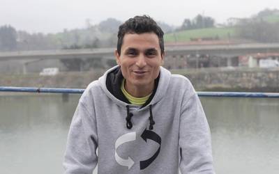 Hossain Kaanacheren '5560 laranja azal' proiektua finantzatzeko diru bilketa martxan jarri dute