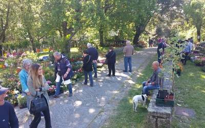 Landare Azoka jendetsua antolatu dute Garain