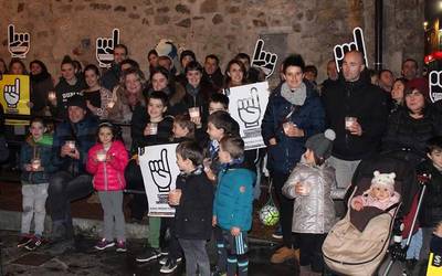 “Euskal presoak kalera ekartzeko” elkarretaratzea egin zuten urteko azken barixakuan