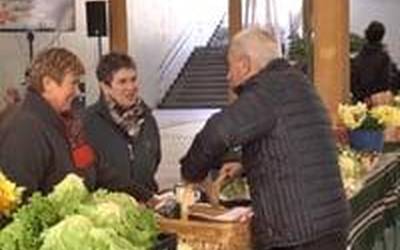 Martxoko barazkiak ezagutzeko tailerra azoka berezian