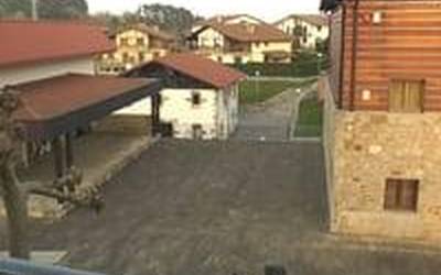 Udaletxe eta frontoiaren arteko plaza estaltzeko ideia lehiaketa jarri dute martxan Olaberrian