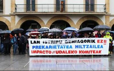 Prekarietateari aurre egiteko neurriak eskatu dituzte gaurko kontzentrazioan