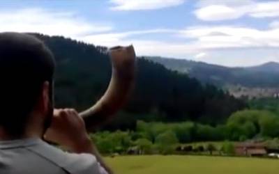 Maiatzaren 7ko herri galdeketan parte hartzeko deia egin dute zornotzarrek
