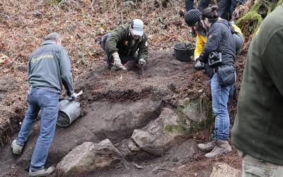Historia lurretik berbizten danean