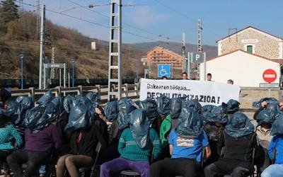 117 sakandarrek eta “milaka herritarrek” jasandako torturak salatu dituzte