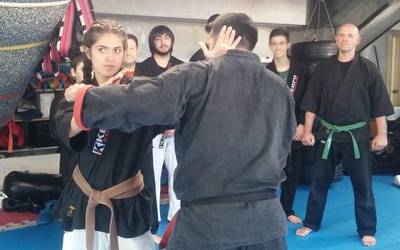Munduko kenpo txapeldun Ariane Piñerorekin berbetan