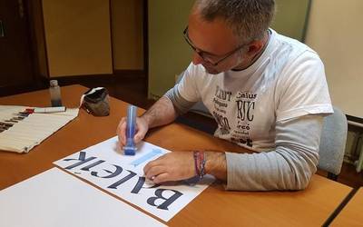 Juan Luis Blanco tipografiei buruz hizketan maiatzeko Baleike aldizkarian