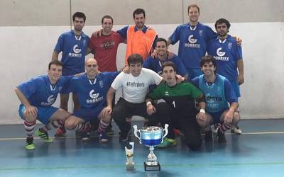 Hirugarren mailako areto-futbol txapelketa irabazi du Leitzako Aurrerak