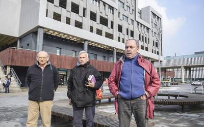 EHUko irakasle kaleratuak: "Borrokak merezi du"