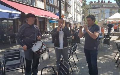 {BIDEOA] Dultzaineroak herri galdeketaren alde
