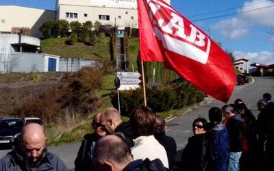 Megatech enpresan lanuzteak eta greba deitu dituzte bihartik aurrera, hitzarmena dela eta