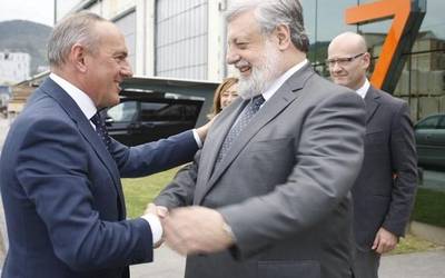 Ramiro Gonzalez Arabako Diputatu Nagusiak JEZ enpresa bisitatu du