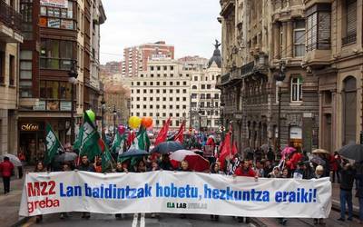 Sindikatuen arabera, "ia erabateko jarraipena" izan du unibertsitatez kanpoko hezkuntza publikoko grebak